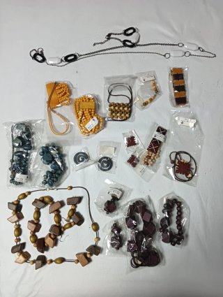 Lote collares, pendientes y pulseras