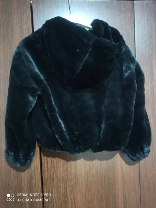 Chaquetón de pelo negro