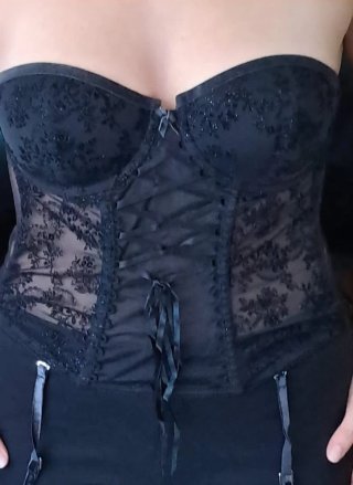 Corsé Negro con Encaje. Halloween sexy