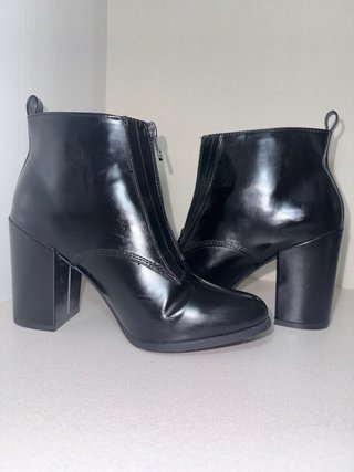 Botín Tacón Brillo Negro Pull&Bear