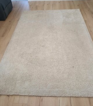 Alfombra Ikea color hueso, pelo corto