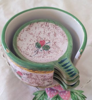 Set di misurini in ceramica decorati