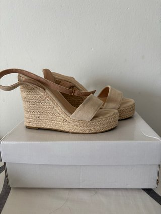 Sandalias cuña tacón beige