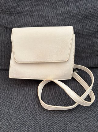 Bolso blanco de piel sintética