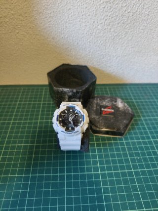 Casio G-Shock GA-100 Blanco