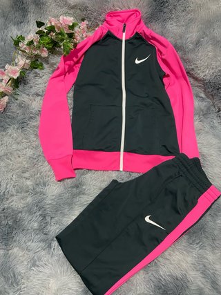 Conjunto Deportivo Nike Mujer Negro y Rosa