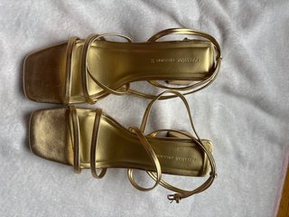 Sandalias de Tacón Doradas Pull&Bear Talla 38