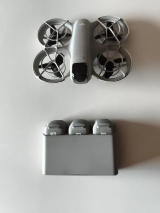 DJI Neo con Centro de Carga y 3  Baterías