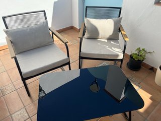 Set completo de 4 pieza ( mesa y los tres sillones