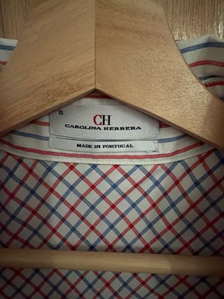 2 Camisas Tommy Hilfiger y Carolina Herrera mujer
