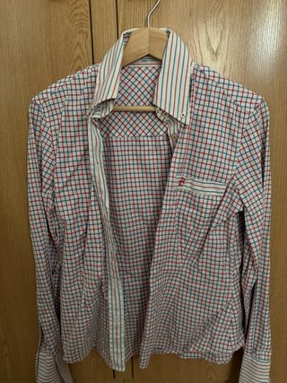 2 Camisas Tommy Hilfiger y Carolina Herrera mujer