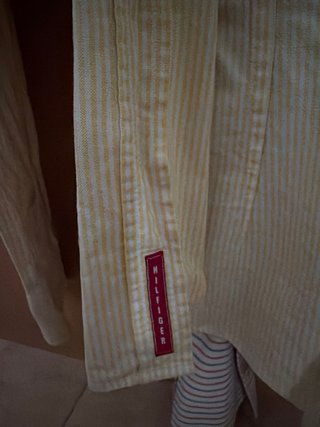 2 Camisas Tommy Hilfiger y Carolina Herrera mujer