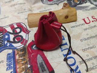 Monedero de cuero hecho a mano