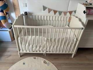 Cuna IKEA con Colchón y Protector