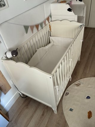 Cuna IKEA con Colchón y Protector