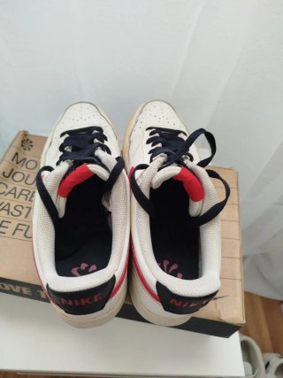 Zapatillas Nike Blancas y Rojas