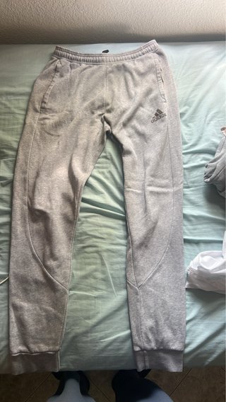 Pantalón Adidas Gris