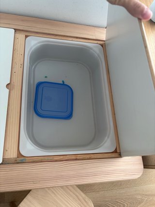 Mesa infantil FLISAT IKEA 2 taburetes 2 bandejas