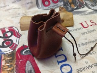 Monedero de cuero hecho a mano