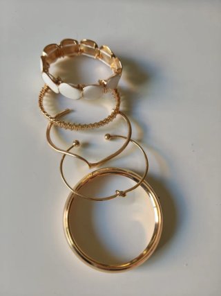 Conjunto 4 Pulseras Doradas y Blancas