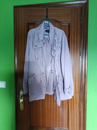 Chubasquero morado mujer