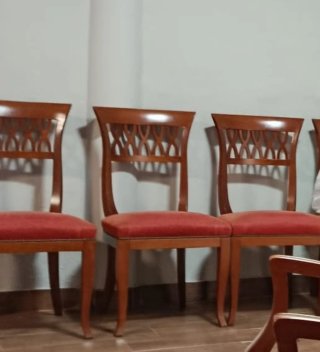 Sillas de madera en buen estado