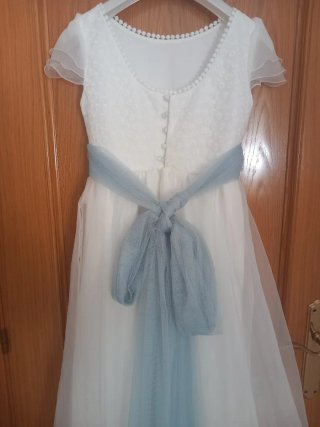 Vestido de Comunión Blanco con Fajín Azul.