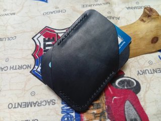 Tarjetero de cuero hecho a mano