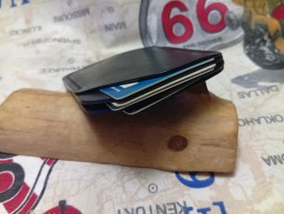 Tarjetero de cuero hecho a mano