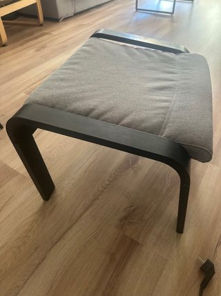 Reposapiés Ikea Poäng Negro y Gris