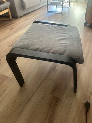 Reposapiés Ikea Poäng Negro y Gris