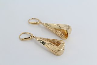 Pendientes Largos Texturizados Oro 18k. Ref:00299.