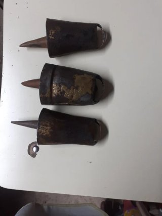 3 Cencerros Antiguos de Bronce y Cuero de 9 cm