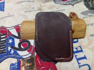 Tarjetero de cuero hecho a mano