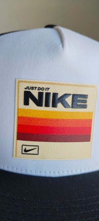 Gorra Nike Negra y Blanca