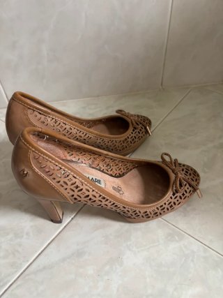 Zapatos Mariamare camel cuero troquelados