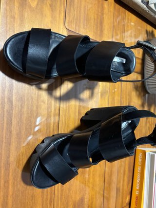 Sandalias Negras de Tacón