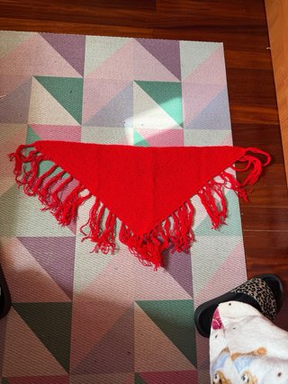 Pañuelo en Pico Rojo con Flecos