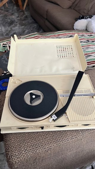 Toca discos y radio antiguo