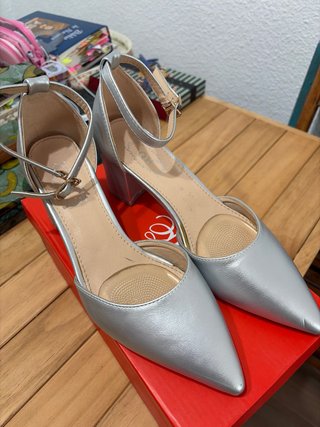 Zapatos de tacón plateados talla 36