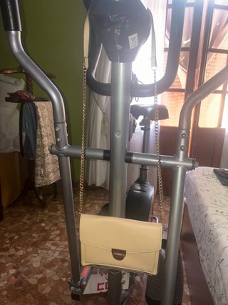 Bolso Amarillo con Cadena Dorada