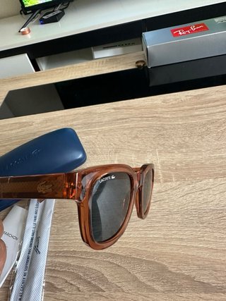 Gafas de sol Lacoste marrones y negras