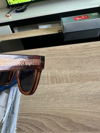 Gafas de sol Lacoste marrones y negras