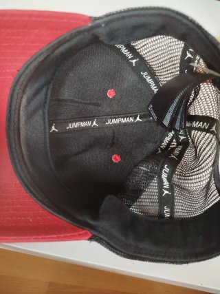 Gorra Jordan Roja y Negra