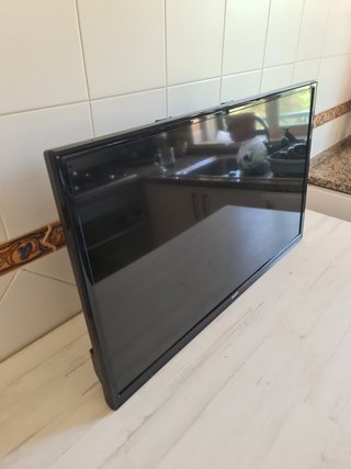 Televisão TV LED Kunft 32" Hdmi Usb com Suporte