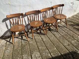 4 sillas de madera y ratán Las 4 X 10€