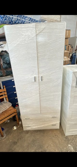 Armario Blanco con Dos Puertas y Cajones