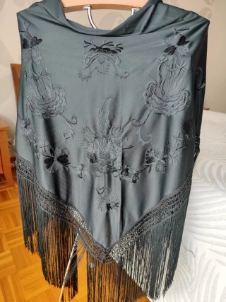 Mantón de Manila Negro Bordado