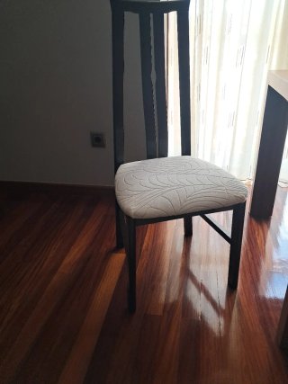 4 sillas de comedor con asiento beige