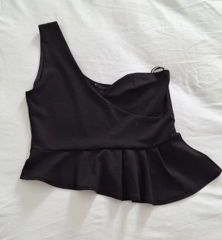 Camiseta Asimétrica Negra Stradivarius